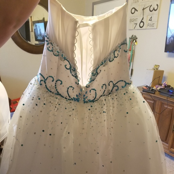 Prom/wedding dress - Picture 3 of 5